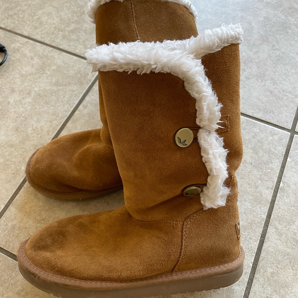 Koolaburra by UGGs, size 4